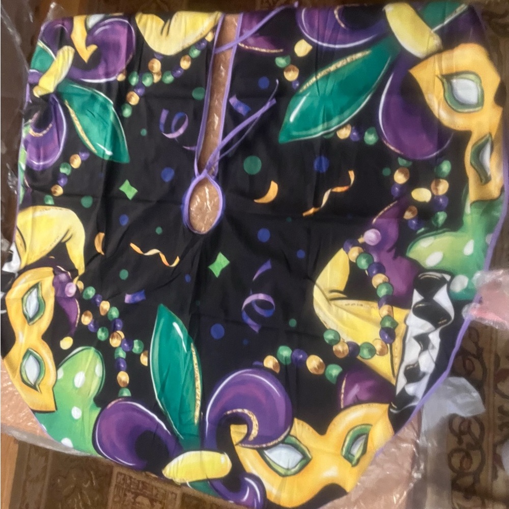 Mardi Gras Christmas Tree Skirt - Picture 2 of 16